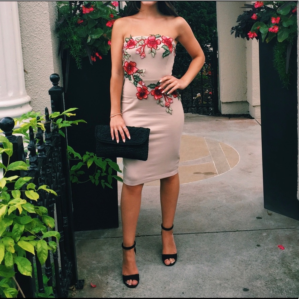 Nude dress with floral embroidery 🌺🌸